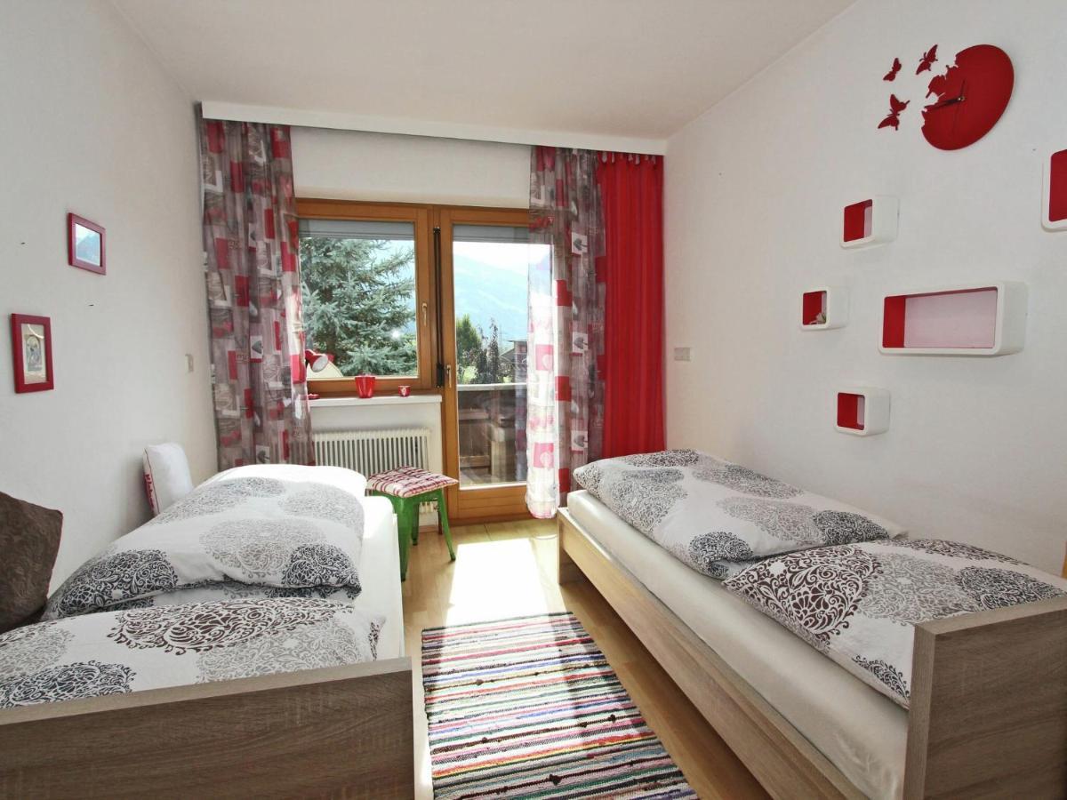 Spacious Apartment In Stumm Tyrol With Balcony ภายนอก รูปภาพ