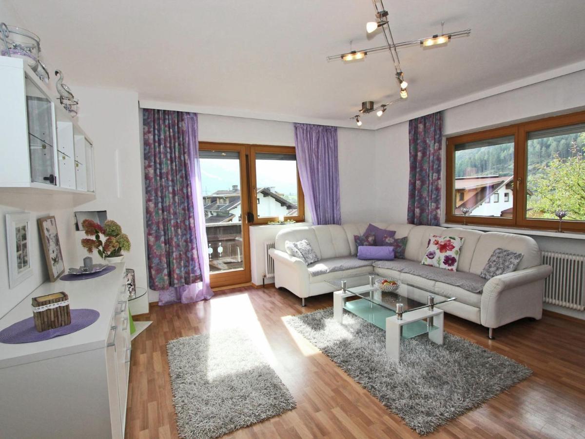 Spacious Apartment In Stumm Tyrol With Balcony ภายนอก รูปภาพ