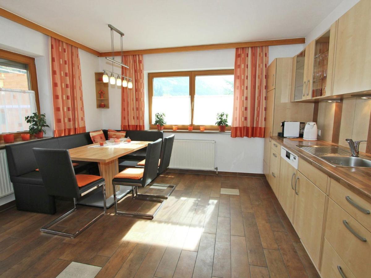 Spacious Apartment In Stumm Tyrol With Balcony ภายนอก รูปภาพ
