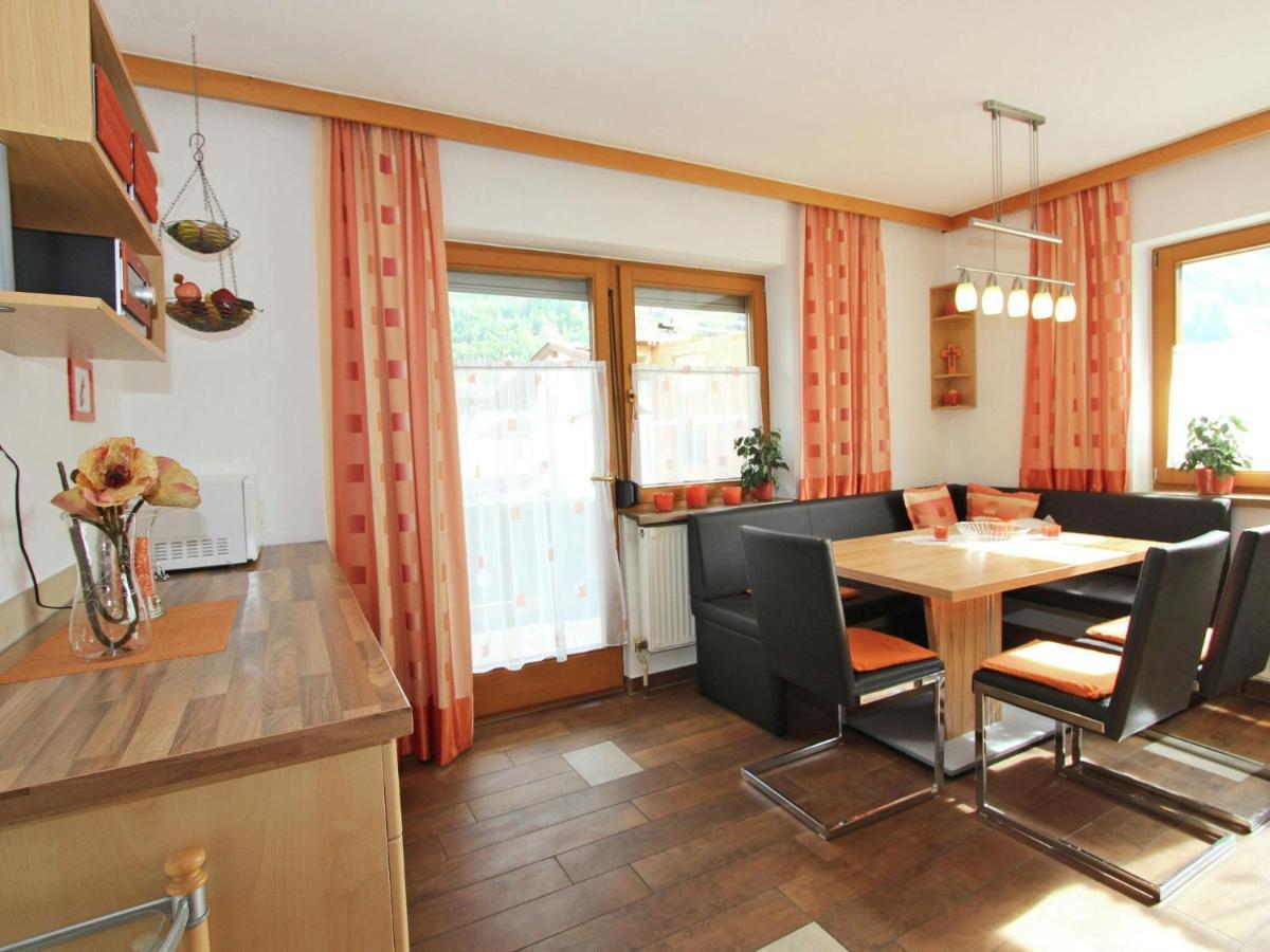 Spacious Apartment In Stumm Tyrol With Balcony ภายนอก รูปภาพ